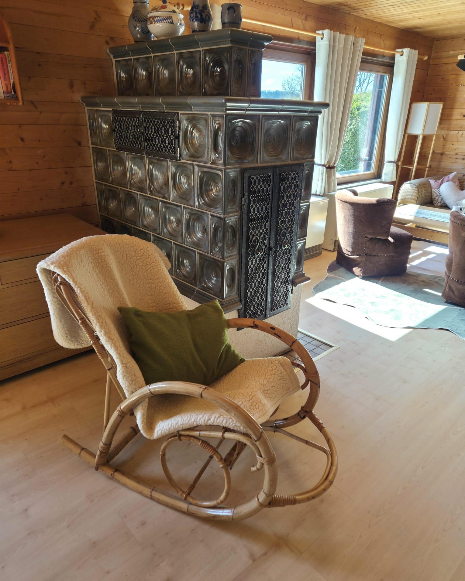Kachelofen im Wohnzimmer
