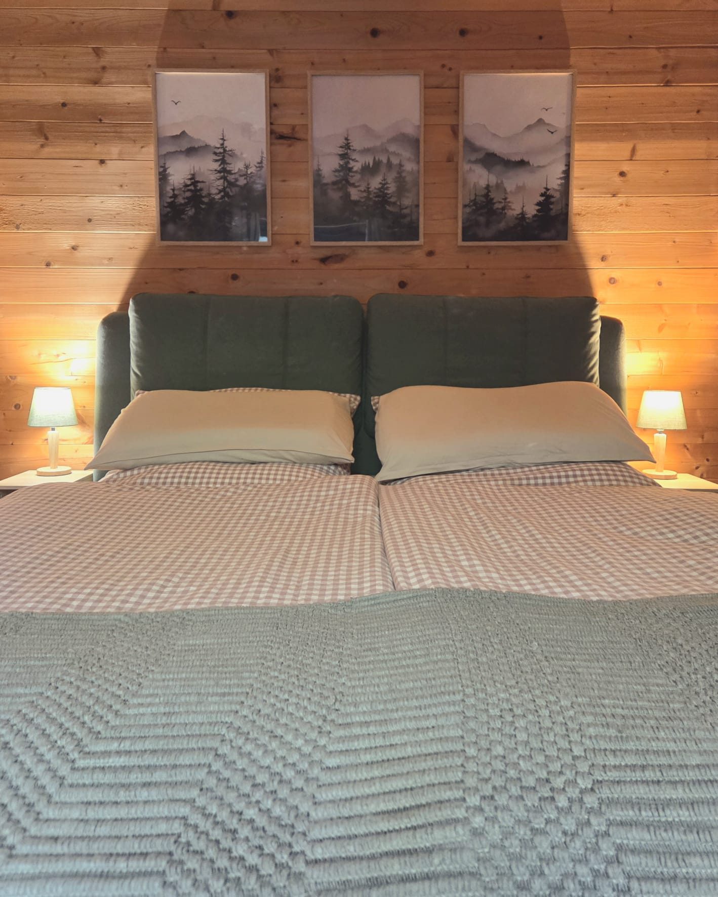 Schlafzimmer mit Doppelbett
